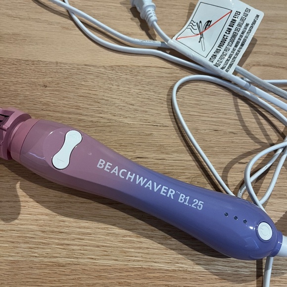 The Beachwaver B1.25 rotating curling iron - Picture 1 of 5